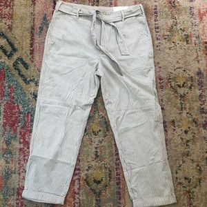 American Eagle Hi-Rise Taper pant